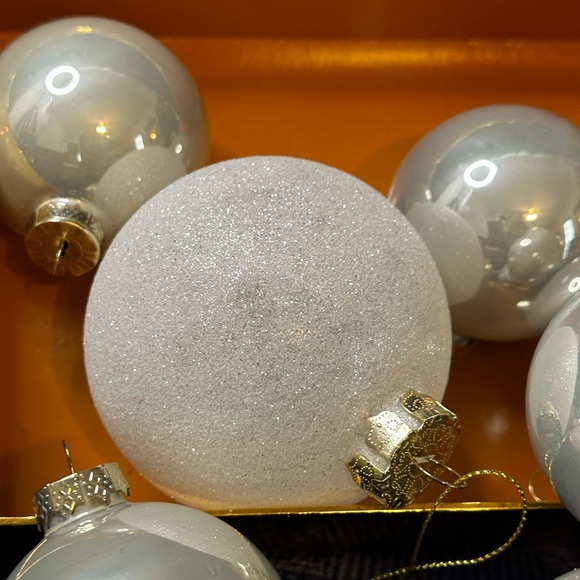 Set Of 8 Christmas Balls/Ornaments - Picture 5 of 9